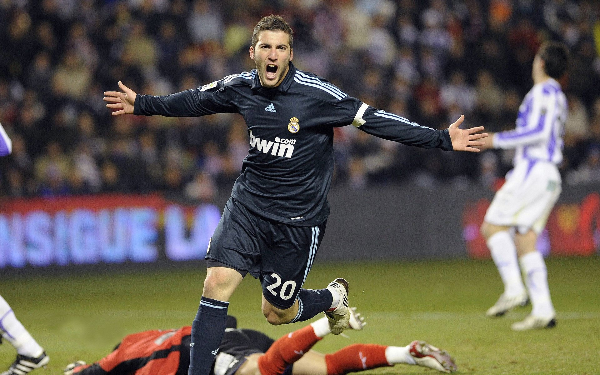 战队后勤团队扩充提升选手保障水平，后勤团队队名和口号