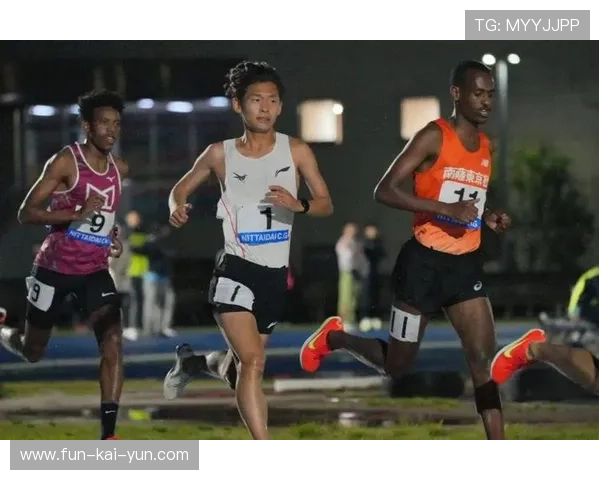 中国田径运动员在国际赛场上持续突破新纪录，中国田径比赛运动员