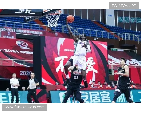 主帅怒摔战术板，镜头记录全程